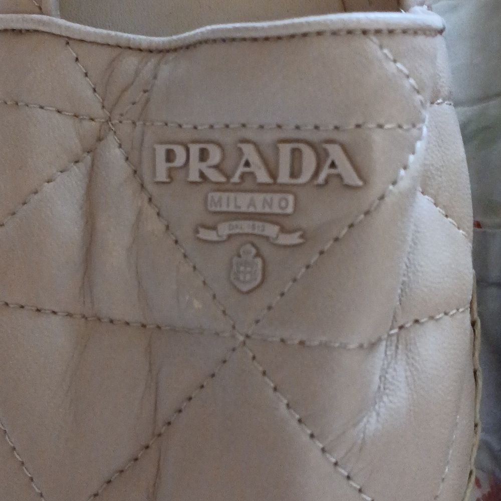 Prada   - Picture 3 of 10